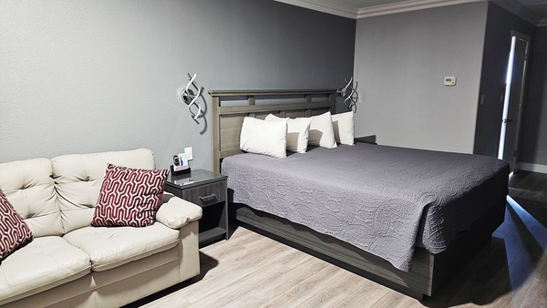 Deluxe King Room Photo 1