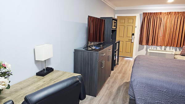 Deluxe King Room Photo 3