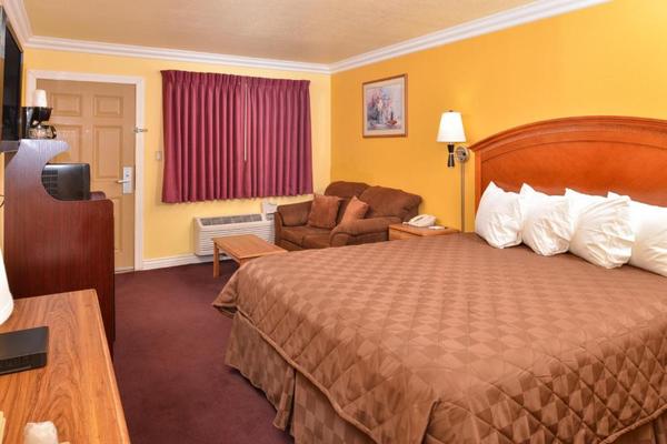 Deluxe King Room Photo 1