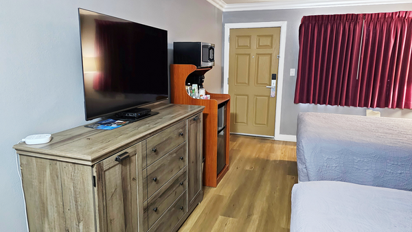 2 Queen Beds Non-Smoking Photo 3