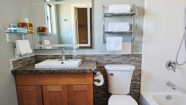 2 Queen Beds Non-Smoking Photo 6