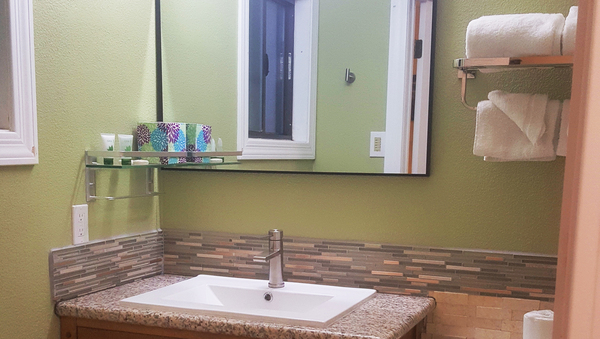 Deluxe King Room Photo 5