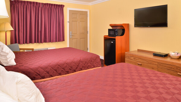 2 Queen Beds Non-Smoking Photo 3